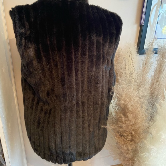 Lucca Couture faux fur vest, size medium. Gently used - Picture 2 of 2